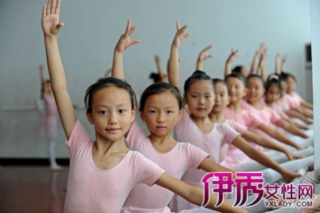 体幼儿舞蹈欣赏 从9点介绍幼儿学舞蹈的好处_