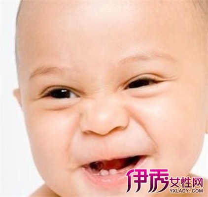 【图】婴儿长牙齿发烧症状怎么办? 宝宝会有哪