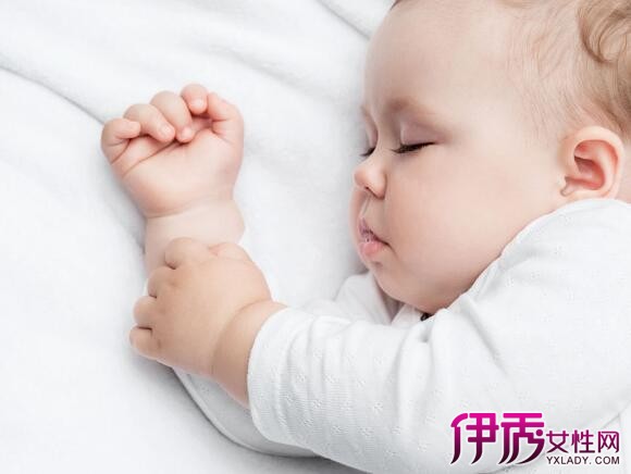 【新生儿一天睡多久算正常】【图】新生儿一天