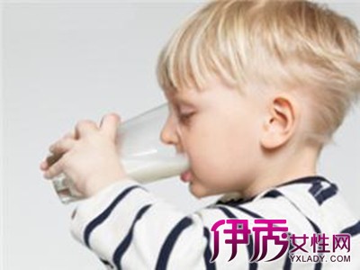 【小孩晚上喝牛奶好吗】【图】小孩晚上喝牛奶