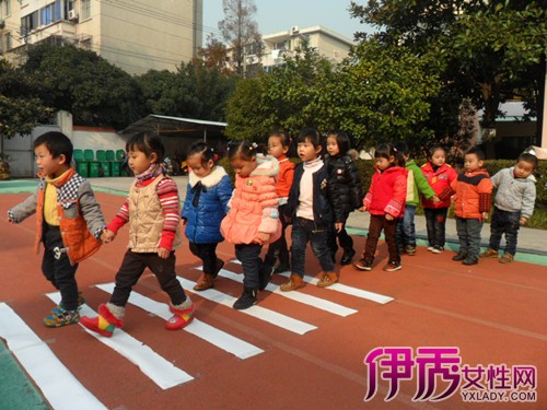 【图】幼儿园中班安全教育教案 遵守交通规则