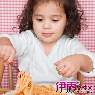 【两岁小孩吃饭反胃呕吐什么原因】【图】两岁