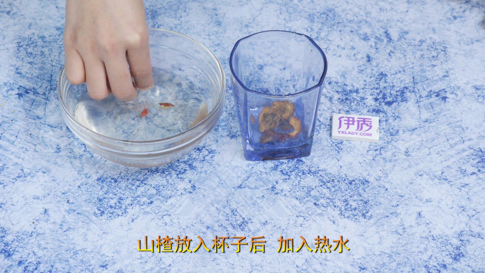 减肥小窍门：清晨吃山楂也能起到减肥的作用，控制饮食很重要。减肥山楂和什么泡水最好