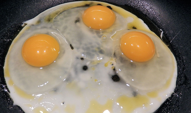 fried-eggs-533822_960_720.png